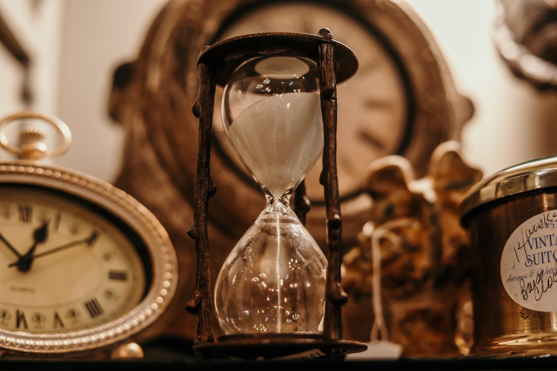 shallow focus of clear hourglass time